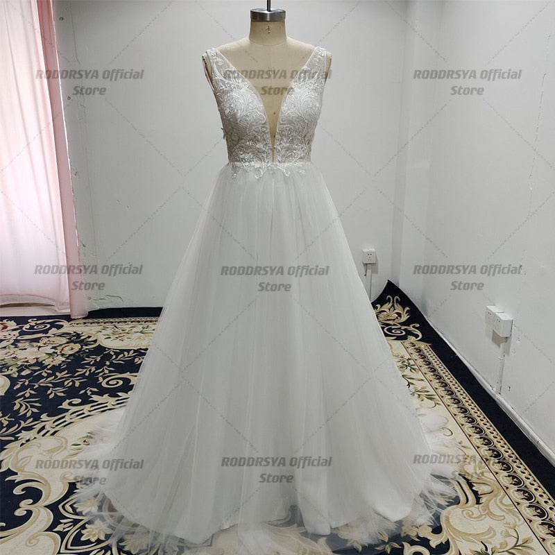 Vintage Lace Appliques Wedding Dresses Plus Size Beach Backless V-Neck Bridal Gowns Tull Sweep Train Dress The Clothing Company Sydney