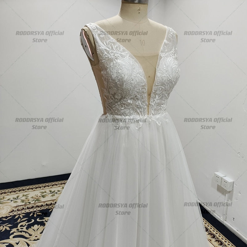 Vintage Lace Appliques Wedding Dresses Plus Size Beach Backless V-Neck Bridal Gowns Tull Sweep Train Dress The Clothing Company Sydney